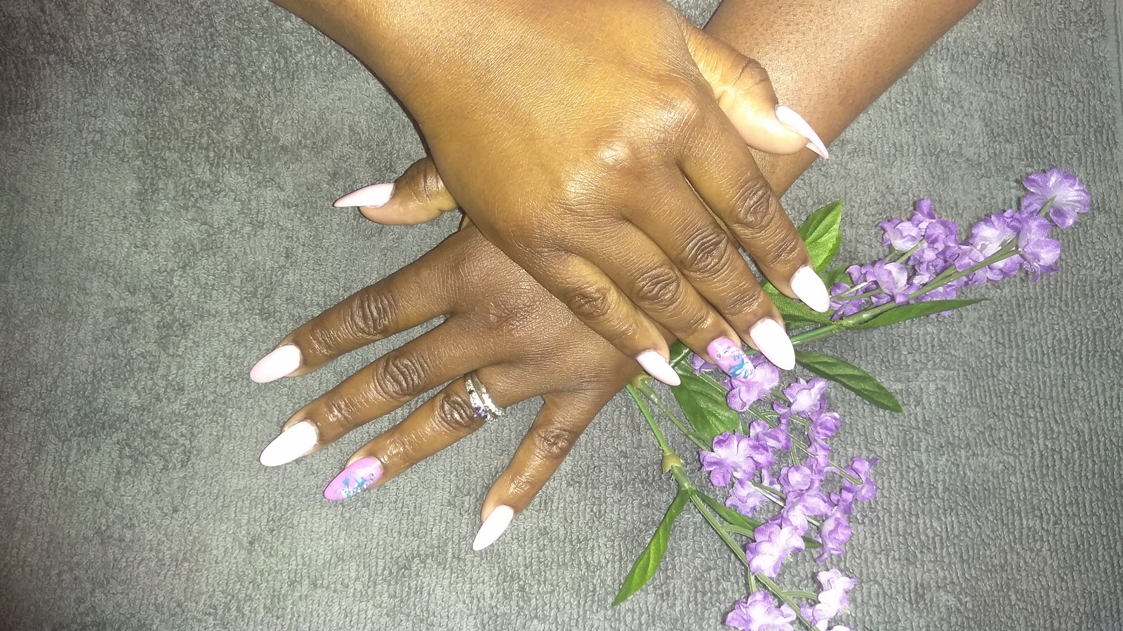 DeVae's Skin & Nail Care Salon logo